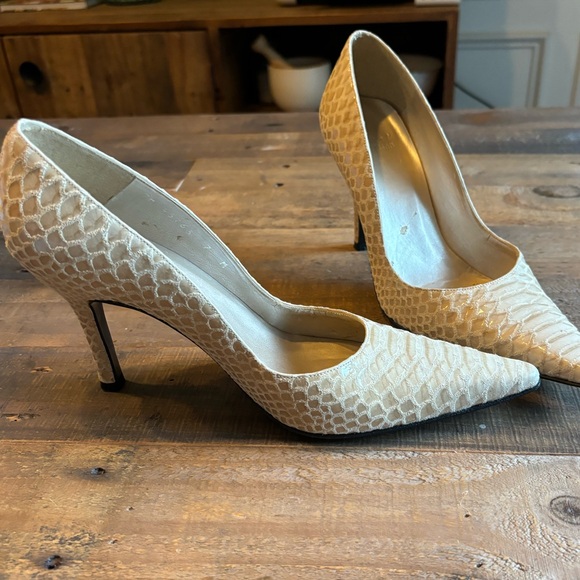 Stuart Weitzman snakeskin heels - Picture 2 of 7
